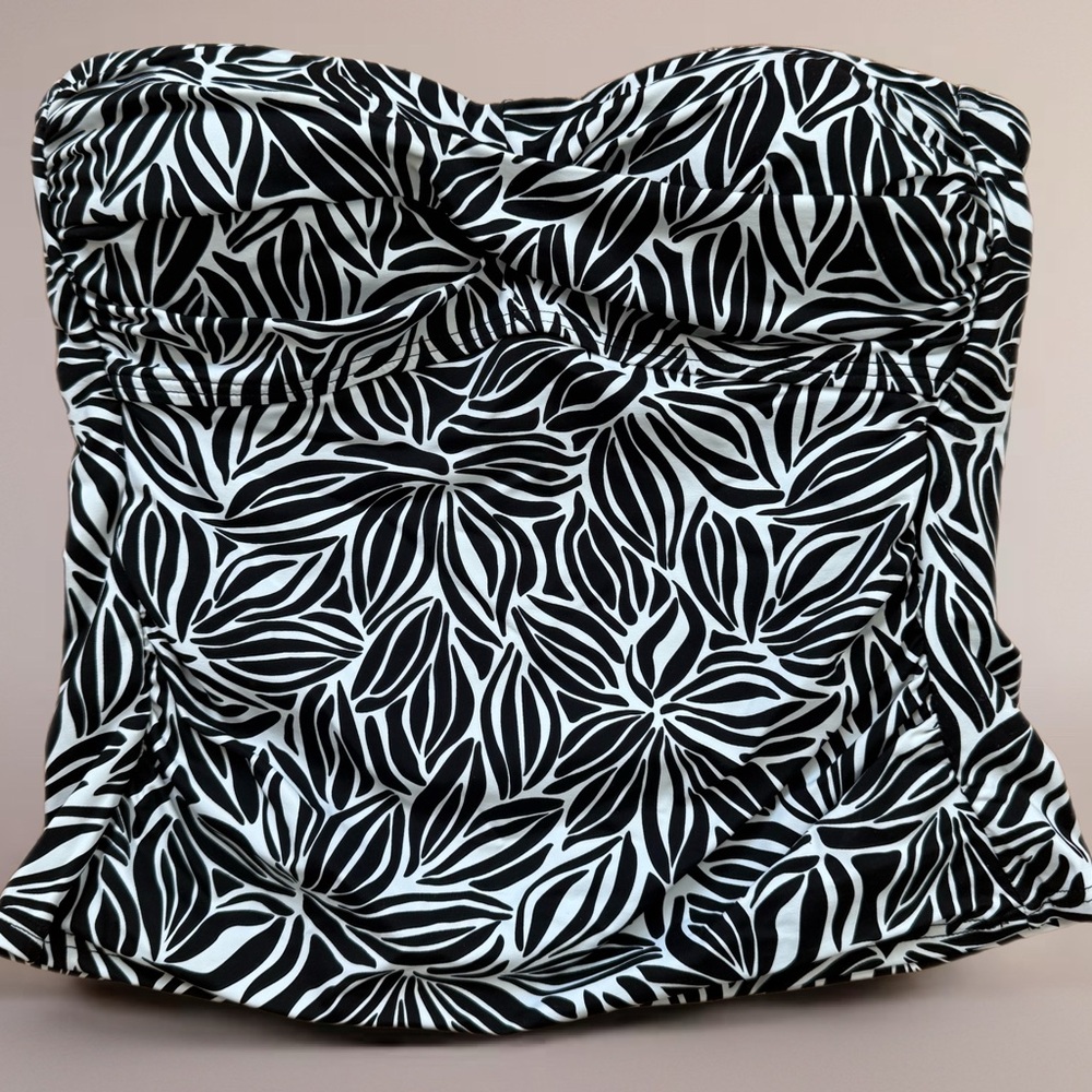 Lands' End Black and White Patterned Swim Top Size 6 Tankini